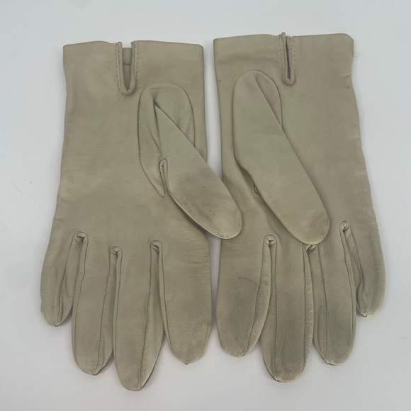 Vintage Grandoe Silk Lined Cream Leather Gloves - Picture 2 of 7